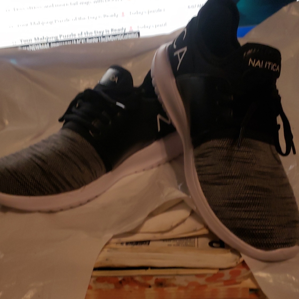 NAUTICA SNEAKERS NWOT SIZE 8